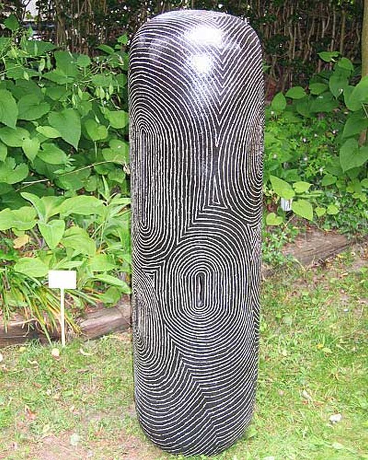 ‘Capsule’, keramiek, 120 cm hoog