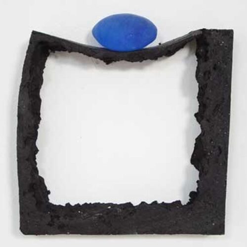 ‘Geen titel’, keramiek/glas, 30 cm breed
