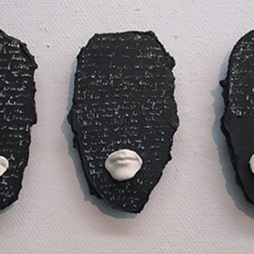 ‘Innersmiles’, porselein/zwarte klei ‘Innersmiles’, porselein/zwarte klei