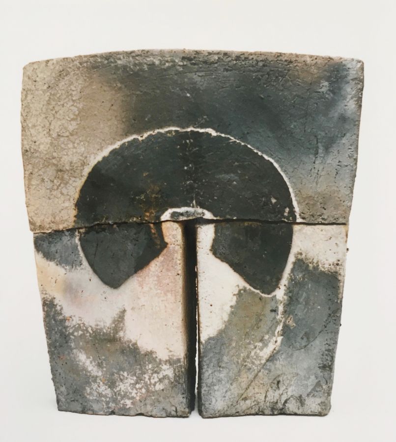 klei/oxyde, raku, 1989, 32 x 38 x 10 cm klei/oxyde, raku, 1989, 32 x 38 x 10 cm