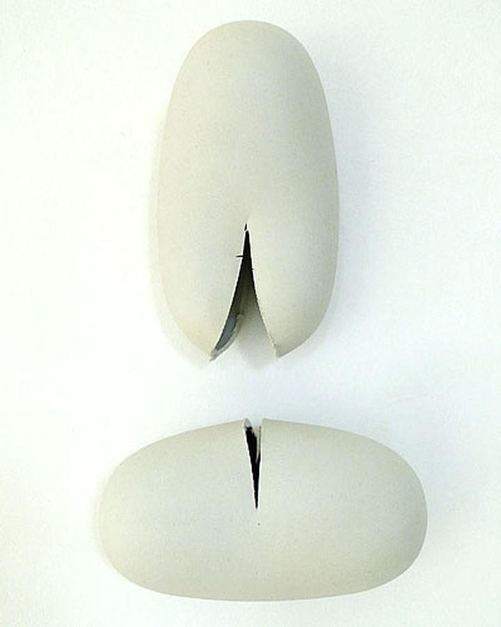 geen titel, porselein, 40 x 22 x 9 cm geen titel, porselein, 40 x 22 x 9 cm