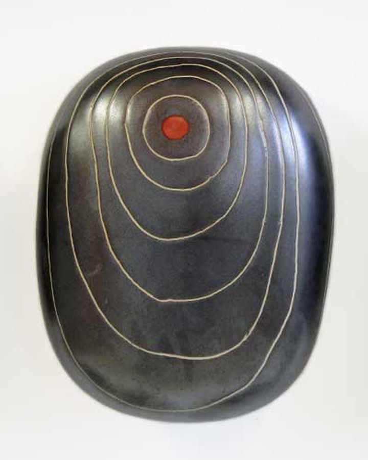 ‘Silent Buddha’, porselein, 28 x 22 x 10 cm ‘Silent Buddha’, porselein, 28 x 22 x 10 cm