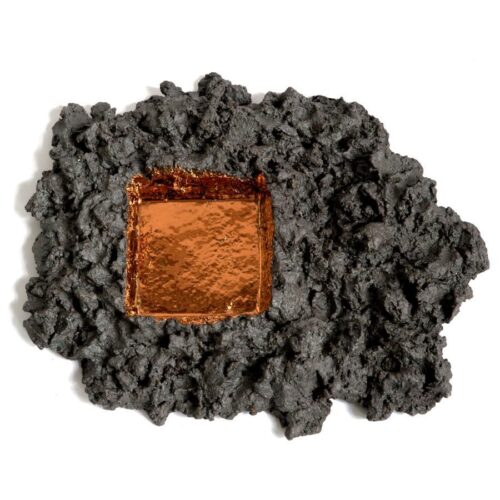 ‘Connection with copper’, zwarte klei, koperluster, 40 x 40 x 5 cm
