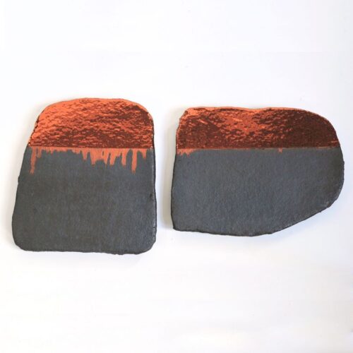 ‘Connection with copper’, zwarte klei, koperluster, 40 x 40 x 3 cm