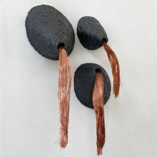 zwarte klei, koperdraad, 46 x 45 x 26 cm