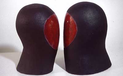 ‘Beroering’, zwarte klei/glazuur, 37 cm hoog ‘Beroering’, zwarte klei/glazuur, 37 cm hoog
