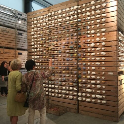 ‘Installatie Potatoes’ in aardappelschuur, 350 x 350 x 350 cm ‘Installatie Potatoes’ in aardappelschuur, 350 x 350 x 350 cm